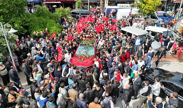 Togg Akhisar'da güllerle kaşılandı