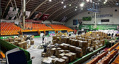 Akhisar'da deprem bölgesi için yardımlar toplanıyor