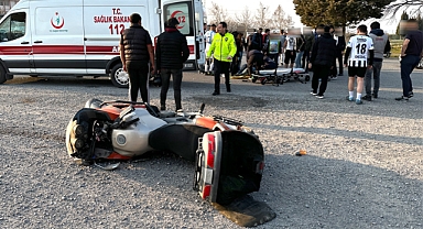 Akhisar'da feci kaza! otomobil ile motosiklet kafa kafaya çarpıştı