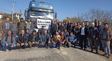 Akhisar'daki köylerden deprem bölgesine odun yardımı