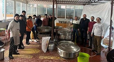 Akhisarlı öğrencilerin mutfağı 6 bin depremzedeye yemek hizmeti veriyor