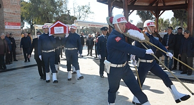 Emekli Albay askeri törenle son yolculuğuna uğurlandı