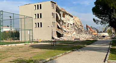 Manisa Valiliği depreme dayanıksız okullar ile ilgili açıklama yaptı