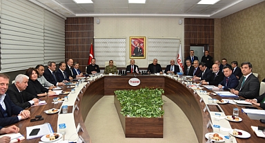 Manisa Valisi açıkladı: ilimizden deprem bölgesine yardımlar devam ediyor
