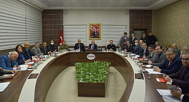 Vali Yaşar başkanlığında deprem bölgesi için toplantı yapıldı