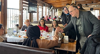 AK Parti Akhisar teşkilatı depremzede kadınların gününü kutladı