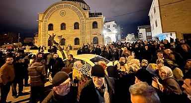 Akhisar'dan umreye gidecek kafile, dualarla uğurlandı