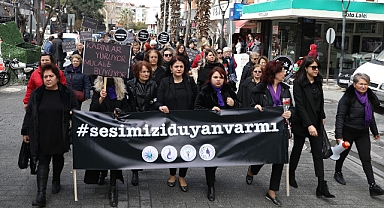 Akhisar Kadın Dernekleri, Kadınlar Günü'nde sessiz yürüyüş yaptı