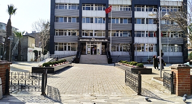 Akhisar Kaymakamlık ve Vergi Dairesi'ne tedbiren boşaltma kararı verildi