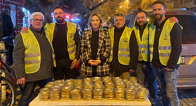 Akhisar Lokantacılar Odası, ilk teravih sonrası ikramda bulundu