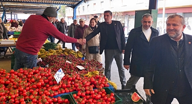 Altılı masanın Akhisar ilçe teşkilatları pazarcı esnafını ziyaret etti