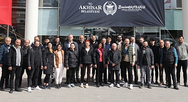 Deprem bölgesinde kuaförlük yapan 40 kişilik heyet Akhisar'a geldi