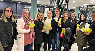 İYİ Parti Akhisar İlçe Kadın Kolları kadınlar gününü kutladı