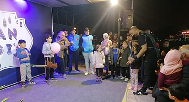 Ramazan sokağı Akhisar'da büyük bir coşkuyla açıldı