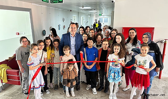 75 çocuğun da bulunduğu Çini sergisi açıldı