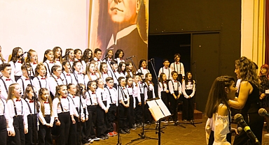 Akhisar Belediyesi Çocuk Korosundan muhteşem konser
