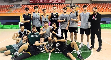 Akhisarlı U18 devler şampiyonaya hazır