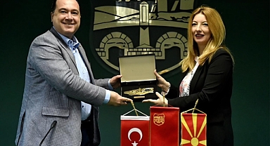 Başkan Besim Dutlulu, Danela Arsovska'nın konuğu oldu
