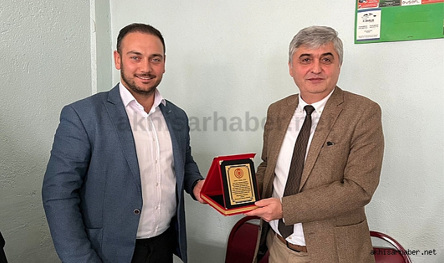 Gökçeahmet Mahallesi'nden Büyükşehir'e teşekkür plaketi