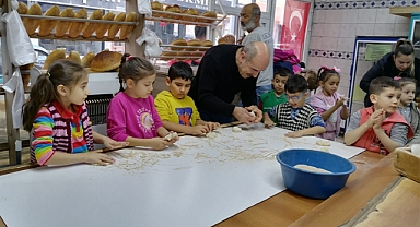 Minikler mitolojik kahramanları ve buğdayın yolculuğunu öğrendi