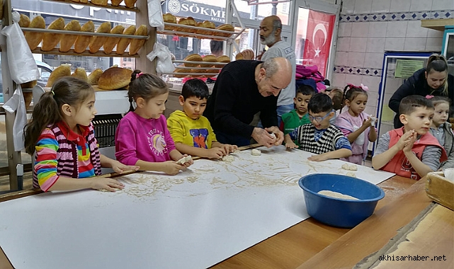 Minikler mitolojik kahramanları ve buğdayın yolculuğunu öğrendi