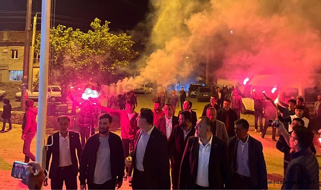 AK Parti davul, zurna, meşale ve havai fişeklerle karşılandı