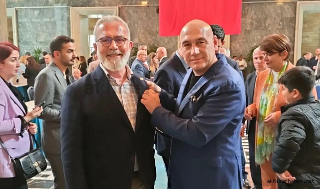 Bahadır Yenişehirlioğlu, TBMM'de kaydını yaptırdı ve rozetini taktı