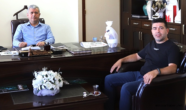 Gazeteci Barış Gezici, Akhisar Kaymakamı Murat Kütük'ü ziyaret etti