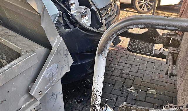 Akhisar'da Trafik Kazasında Temizlik İşçileri Yaralandı