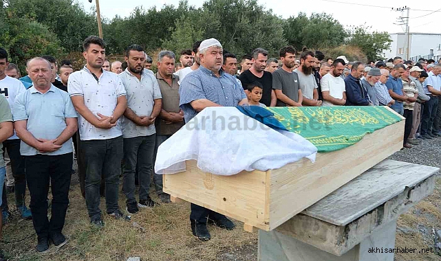 Cinayete kurban giden anne ve kızı toprağa verildi
