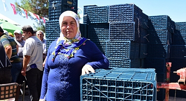 Gördesli çiftçiye  9000 Meyve Kasası Dağıtıldı