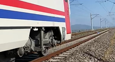 Trenin önünde atlayan vatandaş hayatını kaybetti