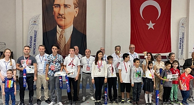 Akhisar'da 100. Yıl Cumhuriyet Bayramı Satranç Turnuvası düzenlendi