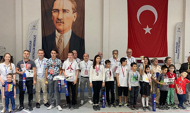 Akhisar'da 100. Yıl Cumhuriyet Bayramı Satranç Turnuvası düzenlendi