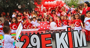 Akhisar Tıfıl Anaokulu Öğrencileri Türkiye Cumhuriyeti'nin 100. Yılını Kutladı