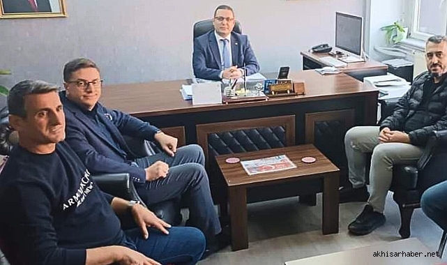 AK Parti Akhisar İlçe Teşkilatı Öğretmenler Gününü kutladı