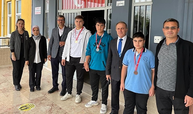 Akhisar Anadolu İmam Hatip Lisesi Güreşte Büyük Başarı Elde Etti