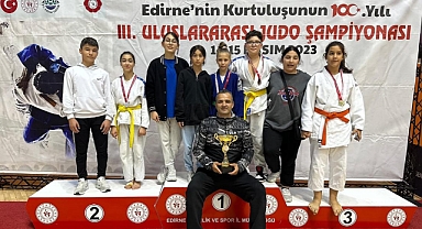 Edirne'de Akhisar Rüzgarı: Judo Takımı Şampiyonluğu Kazandı