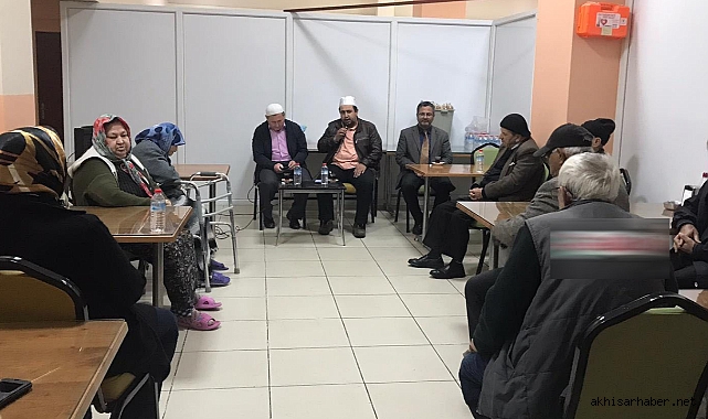 Akhisar Huzurevi'nde Manevi Atmosfer: İlahi ve Kaside Dinletisi