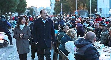 Akhisar Belediyesi  Reşatbey Mahallesinde iftar sofrası kurdu