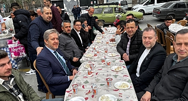 Akhisar'da "Fıstıkçı Sülo"dan Etli Pilav ve Ayran Hayrı