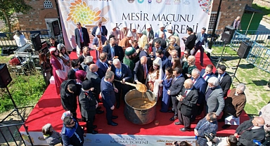 ​​​​​​​Manisa Mesir Macunu Dualarla Karıldı