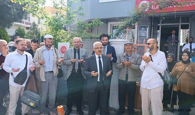 Akhisar'dan Şevval Ayı Umrecileri Kutsal Topraklara Uğurlandı