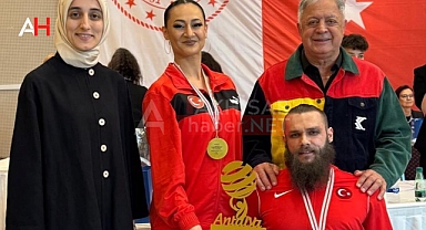 Akhisarlı Barış Bayraktar, Tekerlekli Sandalye Dans Sporu Dünya Kupası'nda Altın Madalya Kazandı