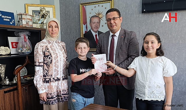 Misak-ı Milli İlkokulu Öğrencileri Şiir Kitabı İle Annelerine Vefa Gösterdi