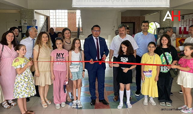 Akhisar Bilim ve Sanat Merkezi'nde Yıl Sonu Sergisi Büyük İlgi Gördü