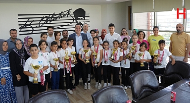 Akhisarlı Şampiyonlardan Başkan Dutlulu’ya ziyaret