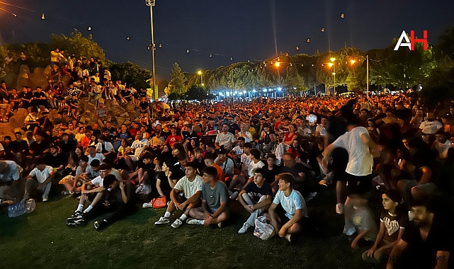 Akhisarlılar Milli Maç Heyecanını Gölet'te Yaşadı