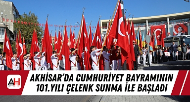 Akhisar’da Cumhuriyet Bayramının 101.yılı çelenk sunma ile başladı