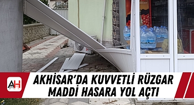 Akhisar'da Kuvvetli Rüzgar Maddi Hasara Yol Açtı